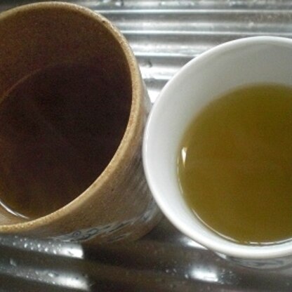こんにちは・・・・・・・
今日もこちらの濃いお茶を頂きました。
夏でも朝食は熱い緑茶の我が家です。
これからもお世話になりま～す。
(*^_^*)